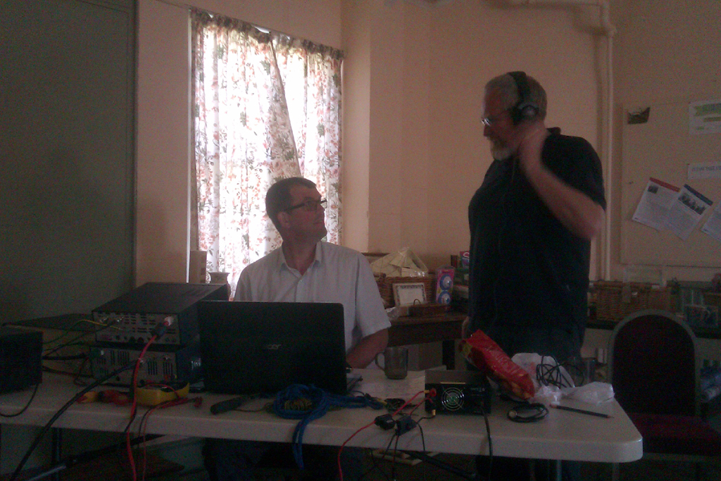 M0WMB & 2E0TUH in the shack at St Ive field day